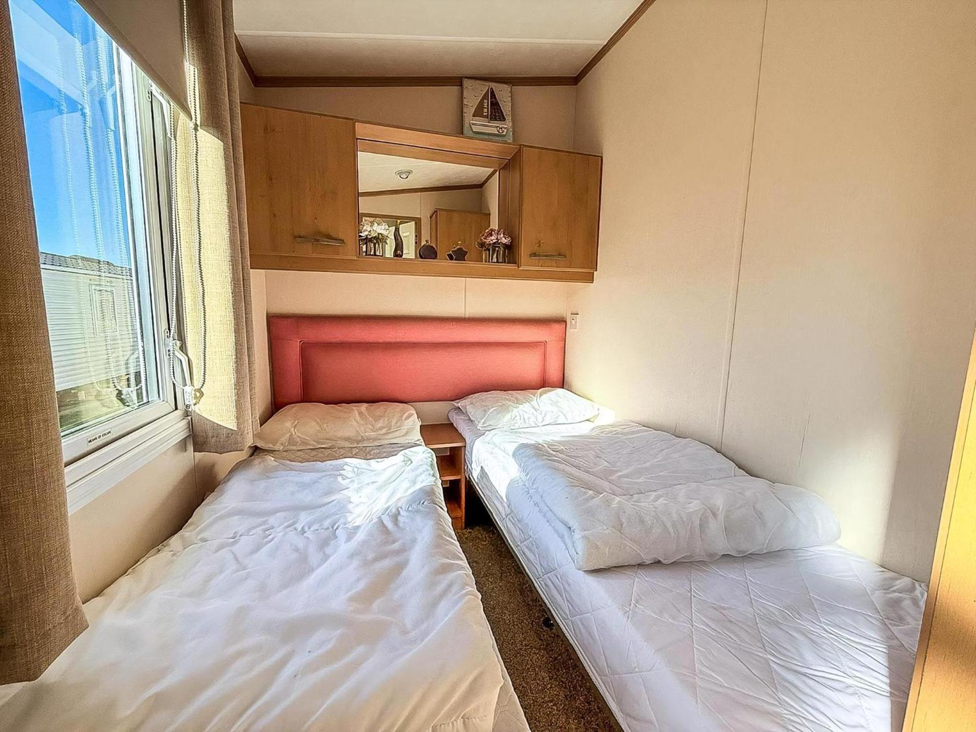 Lovely 6 Berth Caravan For Hire At Manor Park In Hunstanton Norfolk Ref 23044S Exterior foto
